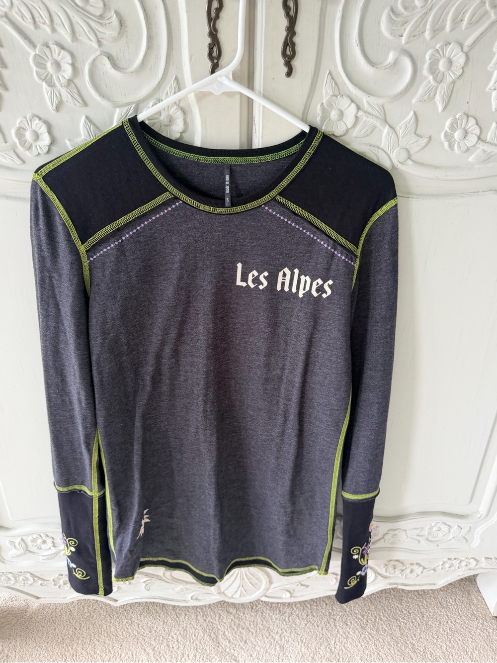 Alp n Rock - Les Alpes Long Sleeve Edelweiss Henley Top w/ embroidered flowers